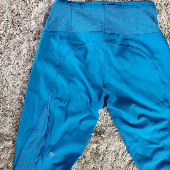 Lululemon capris 6 - Picture 3 of 4